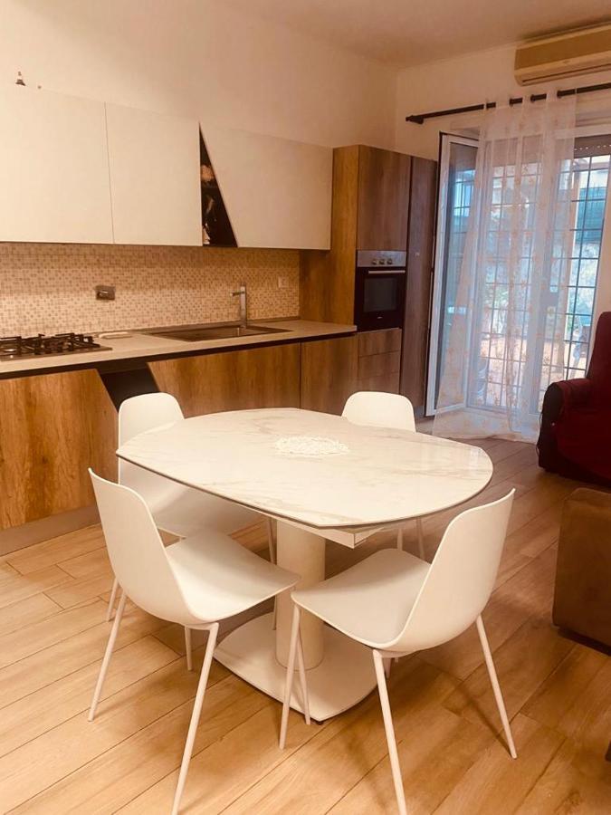 Large Garden Apartment Rom